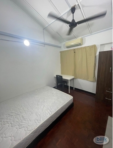 ✨Attached Bathroom✨ Medium AC room for rent at SS2, Petaling Jaya