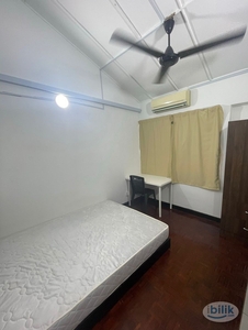 ✨Attached Shared Bathroom✨ Medium AC room for rent at SS2, Petaling Jaya