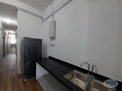 Convenient Room for Rent Near CIQ - Walking Distance to Immigration