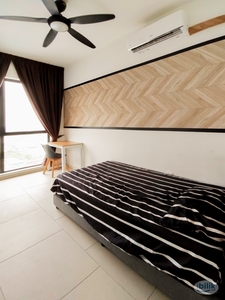 Link Bridge to MRT Single bedroom with Aircond at SqWhere Residences @ Sungai Buloh