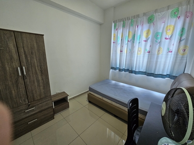 Promenade Aircond furnished Middle Room include utilities shared bathroom