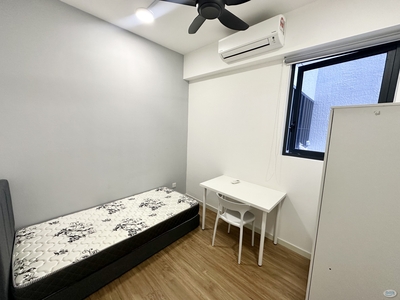 Single room near Sunway Velocity, Walking distance to Train station Utilities included✅