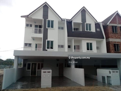Three Storey Townhouse in Jalan Kuala Kangsar Ipoh Gated Guarded