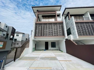 Corner Lot Facing Open Biggest Unit 3 Storey The Mulia Residence Cyberjaya For Sale
