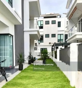 3 storey superlink end lot with extra land for Sale