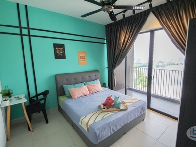 Astetica Residences Seri Kembangan Balcony Room for rent 5min to KTM near UPM, The Mines