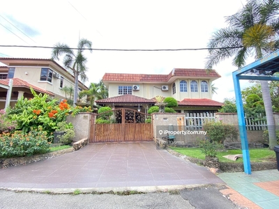 Corner Lot Bungalow with Swimming Pool