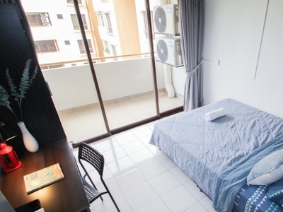 ⭐️ ⭐️Balcony Middle Room with Air Cond | Palm Spring @ Kota Damansara