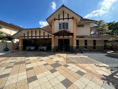 Large bungalow with dual entrance