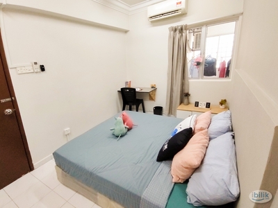 NEAR LEMBAH SUBANG!!!Queen Size Bedroom with Air-cond at D'Aman Crimson, Ara Damansara