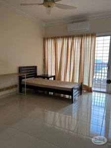 Room Rent : Female Unit Only, Private Single Balcony Bedroom, Casa Puteri Condominium, Fully Furnish, Bandar Puteri, Puchong, Selangor