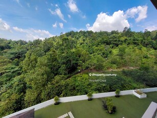 Low density Condo facing the forest! 8-mins drive to Pavilion