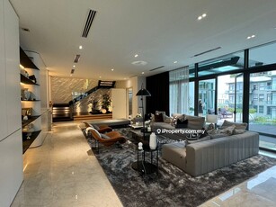 Madge Mansion duplex penthouse, private pool & terrace. 500m to iskl