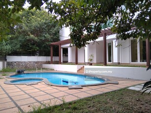 Modern bungalow with pool