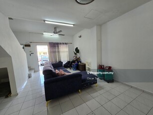Well Condition Unit in Taman Sri Sinar For Rent