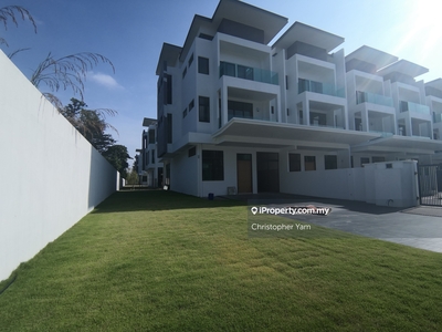Puchong 3 Storey Corner house for Sale