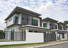 Corner Lot [Gaji RM4.5k Loan Approve] Dengkil House Freehold