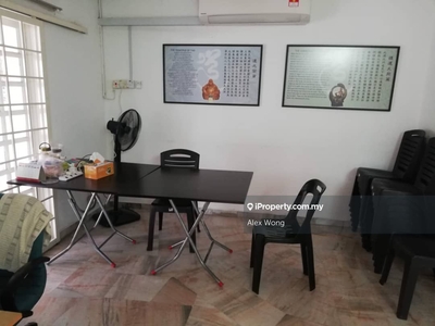 Landed house at Farlim Penang with easy access to all amenities.