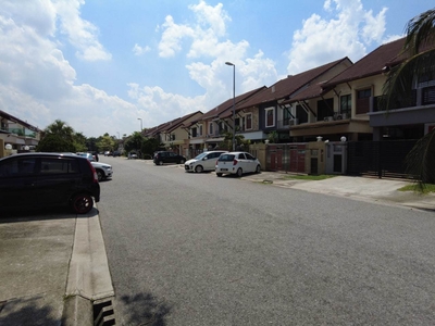 Facing South Modern Decoration Double Storey Terrace House Putra Height Seksyen 9 For Sale