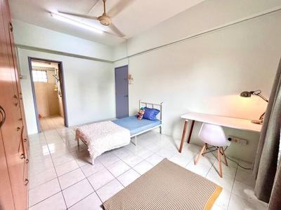 Room for rent at Mahkota Cheras, include wifi