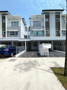 [BRAND NEW] Townhouse 1.5 Storey Platinum Residence Dengkil