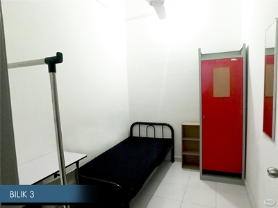 Middle Room at Taman Lagenda Putra, Kulai