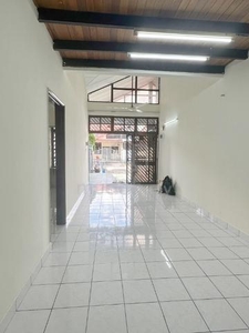 TAMAN MOLEK / 1.5 Storey terrace / Partial furnished / Gated guarded