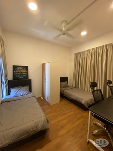 [ Walking Distance to UOW KDU University] Comfy & Privacy Sharing Room for RENT Paramount Utropolis Glenmarie, Shah Alam