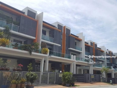 3 Storey End Lot Terrace House with Full ID design