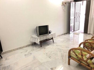 Ipoh Garden East Ipoh,Perak, Single Storey Terrace House For Rent, Partially Furnished, Newly Repaint, Strategic location.
