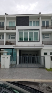 Lagenda Waterfront Homes 3 storey Super Link 28' x 88' Bukit Jelutong Shah Alam