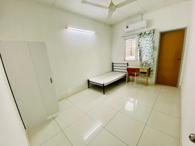 Male Room for rent at Bandar Botanic klang