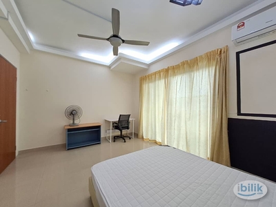 *MIDDLE ROOM at SAVILLE, KL - PREFER FEMALE/READY TO MOVE IN/FULLY FURNISED/GRAB IT NOW!