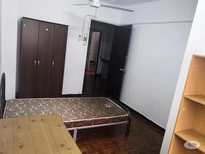 Middle room for rent/ Fully Furnish provided/Walking distance to Inti College, SJMC, AEU/ 5 mins driving distance to Bandar Sunway