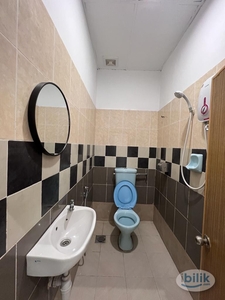 Near Paradigm Mall & LRT Kelana Jaya Room attach Toilet at SS3