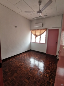 One month deposit Middle Room at Kelana Jaya near to Taman Mayang