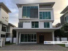 Fully Renovated 3-Storey Bungalow House at Garden