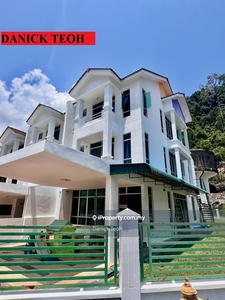 3 Storey Terrace Corner Located in Beverly Hills, Tanjung Bungah