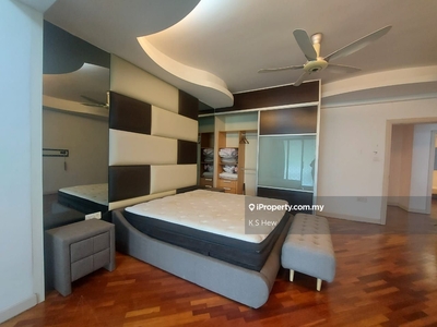 Duplex condo,spacious layout,4 rooms and 3 baths,fully furnished,