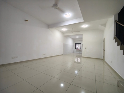 For Rent Bandar Rimbayu @ Penduline Double Storey House , Partially Furnished
