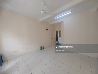 JB Town area 3 Bedrooms Unfurnished For Rent
