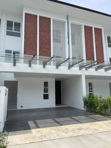 New Freehold 3 Storey Garden Terrace House At Emerald Hills Alam Damai For Sale