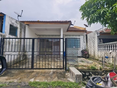 Seksyen 5, Bandar Rinching, Semenyih, Selangor For Rent 1 Storey House (New Paint/3R2B)