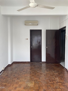 Suria kipark apartment for rent with partly furnished kepong