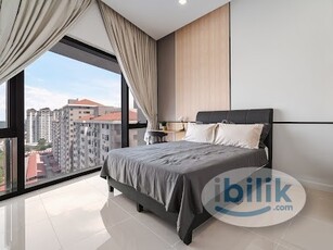 Exclusive Premium Middle Room with Balcony, near LRT Kelana Jaya
