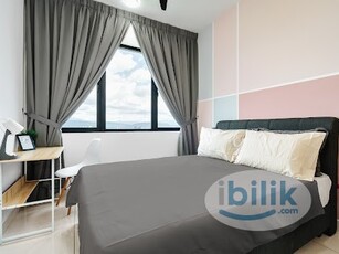 Exclusive Premium Room with attached bathroom, walking distance MRT