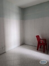 Middle Room at MRT Taman Equine, Seri Kembangan