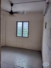 Middle Room at Pangsapuri Melati, Taman Bukit Subang U16, Shah Alam