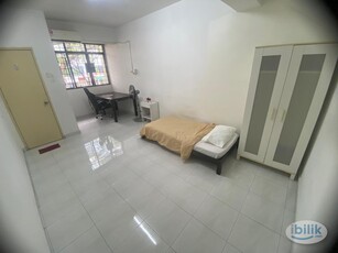 Middle Room at Pelangi Utama, Bandar Utama