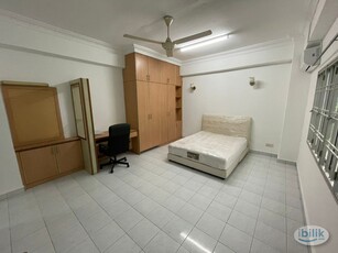 Middle Room at Ridzuan Condominium, Bandar Sunway Near Sunway Pyramid SJMC Taylor College